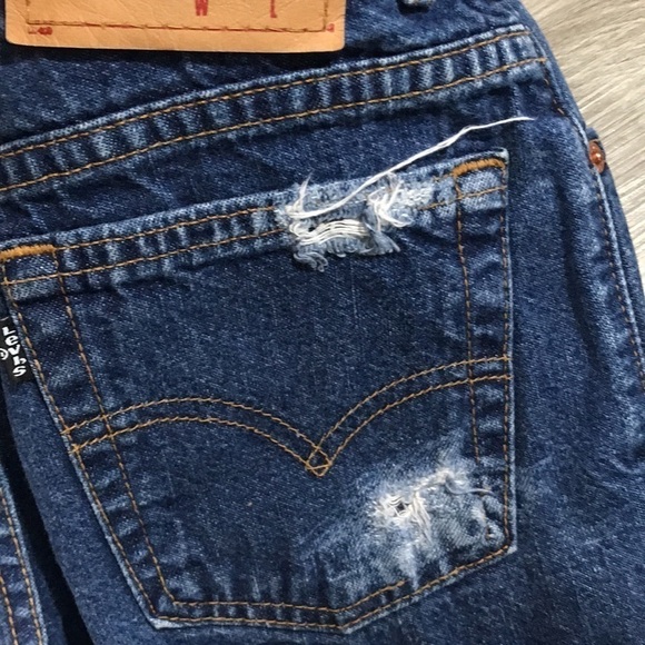 Levi’s Vintage 507 Very Distressed Cut-Off Denim Shorts dated 1989 size 3 - Picture 5 of 10